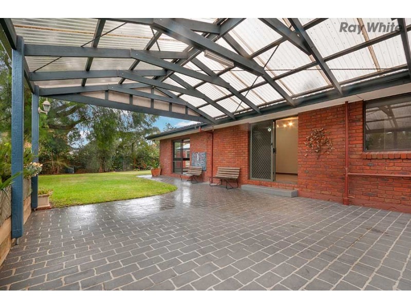 33 Prince Albert Crescent, Taylors Lakes VIC 3038