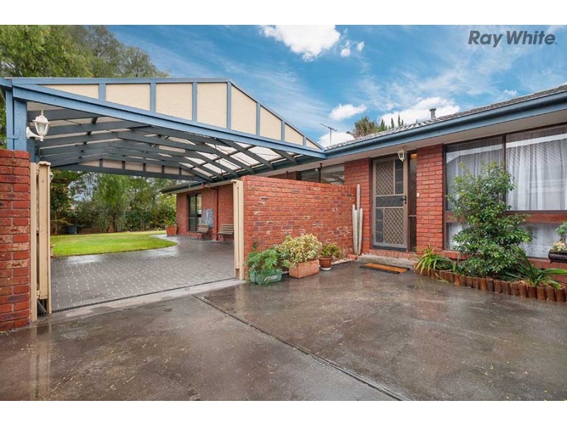 33 Prince Albert Crescent, Taylors Lakes VIC 3038