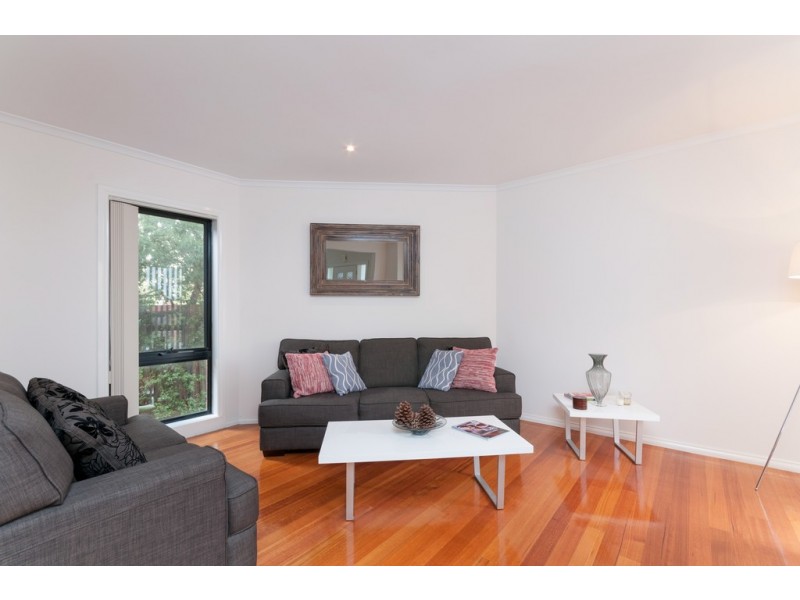 2/2 Boyle Crescent, Mill Park VIC 3082