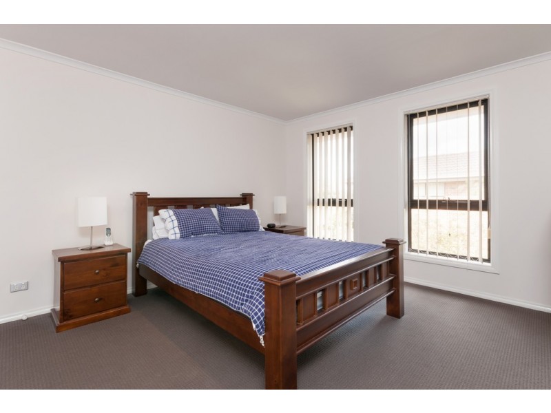 2/2 Boyle Crescent, Mill Park VIC 3082