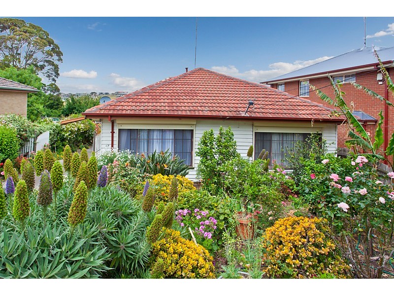 17 Grosvenor Drive, Niddrie VIC 3042