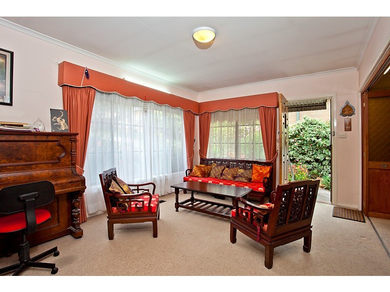 17 Grosvenor Drive, Niddrie VIC 3042