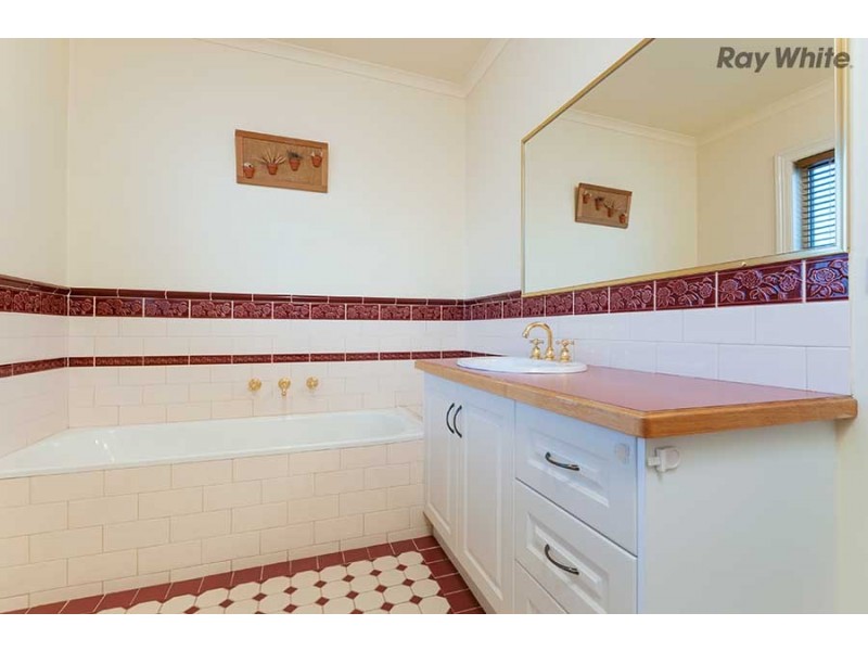 3 Forrest Place, Taylors Lakes VIC 3038