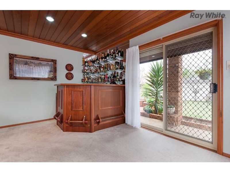 41 Tintaldra Drive, Keilor VIC 3036