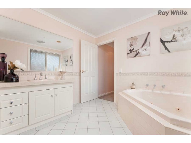 4 Wills Court, Taylors Lakes VIC 3038