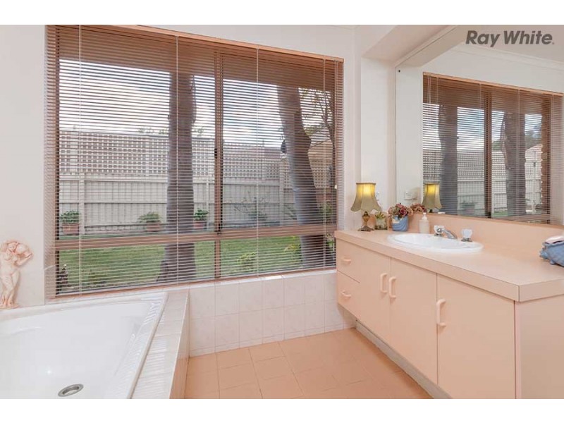 7 Milligan Parade, Sydenham VIC 3037