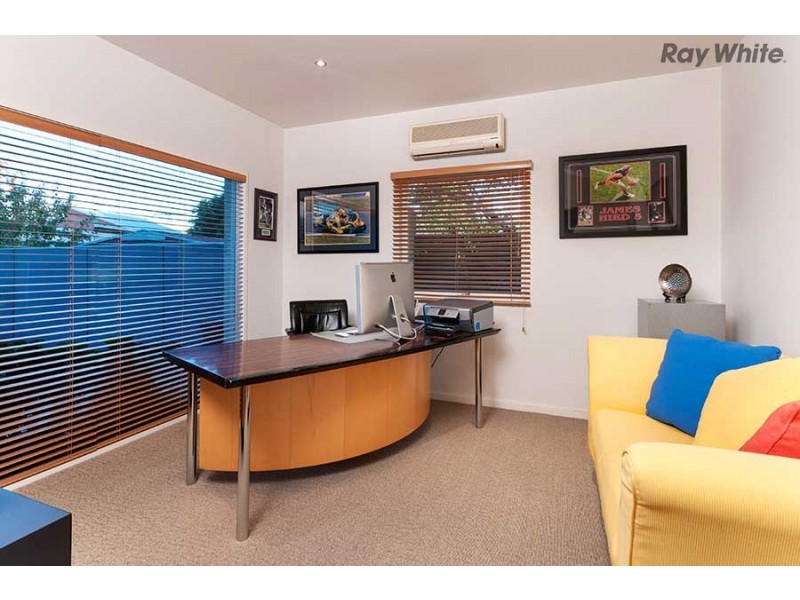 1 Penrhyn Court, Taylors Lakes VIC 3038