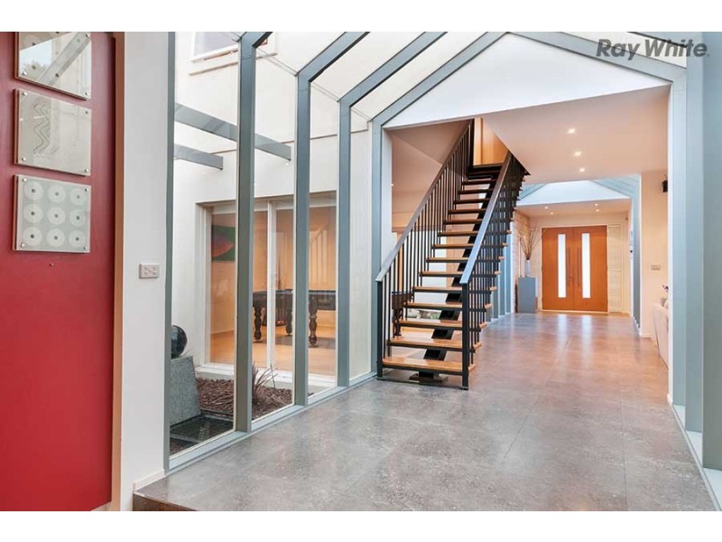 1 Penrhyn Court, Taylors Lakes VIC 3038