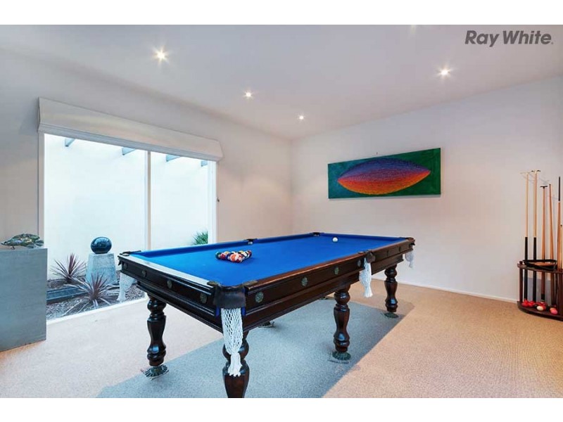 1 Penrhyn Court, Taylors Lakes VIC 3038