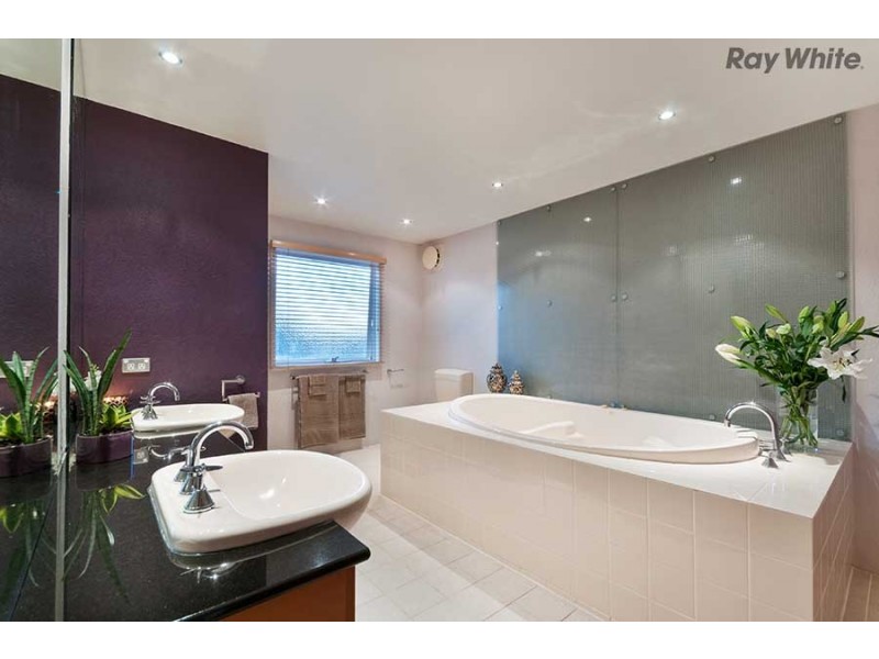 1 Penrhyn Court, Taylors Lakes VIC 3038