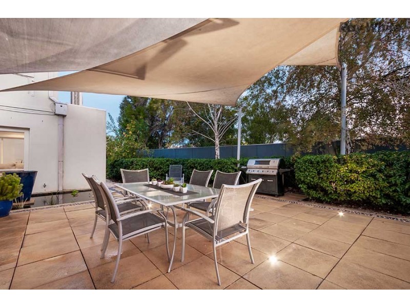 1 Penrhyn Court, Taylors Lakes VIC 3038