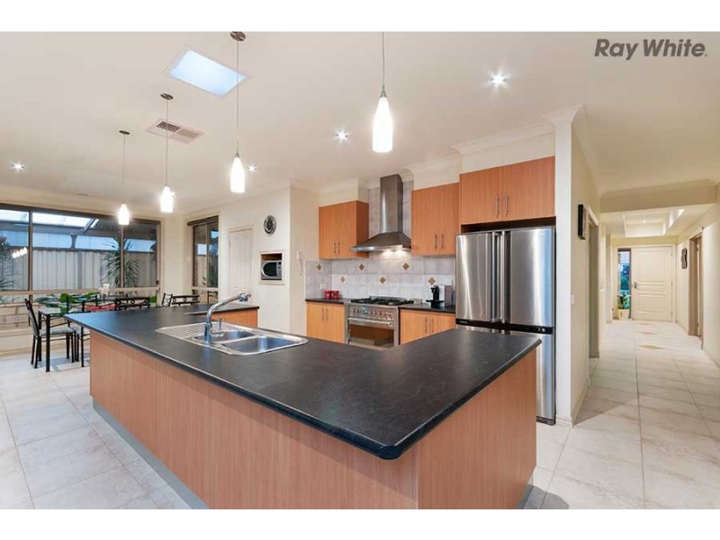 6 Grenadier Grove, Hillside VIC 3037