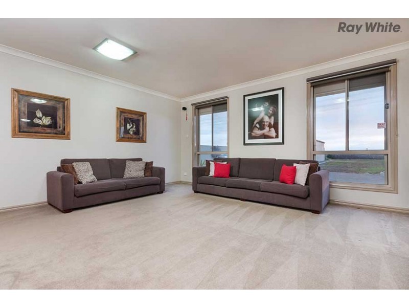 6 Grenadier Grove, Hillside VIC 3037