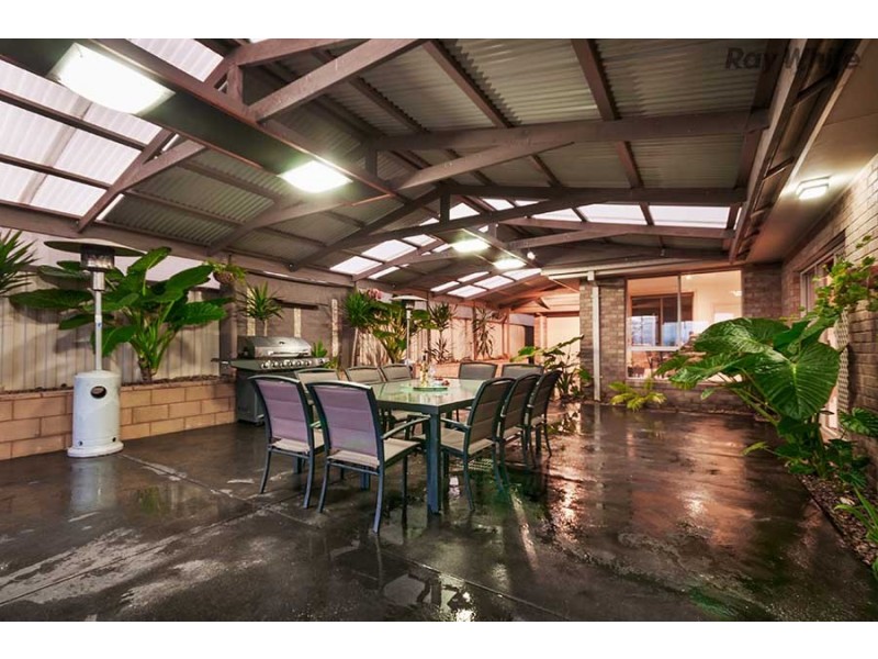 6 Grenadier Grove, Hillside VIC 3037