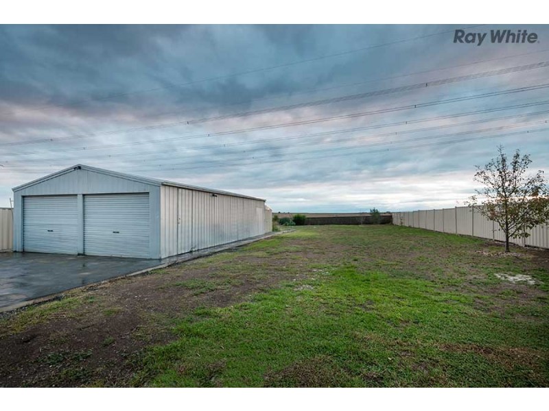 6 Grenadier Grove, Hillside VIC 3037