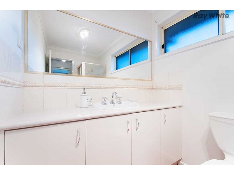 3 Pembroke Close, Taylors Lakes VIC 3038