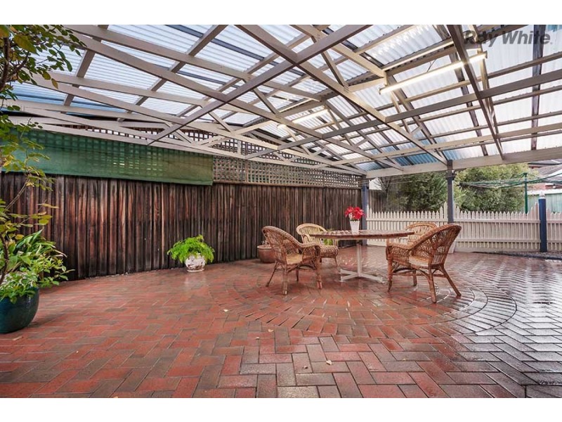 3 Pembroke Close, Taylors Lakes VIC 3038