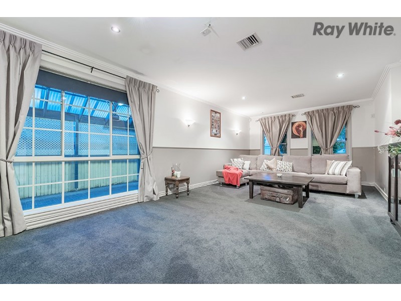6 Queens Parade, Hillside VIC 3037