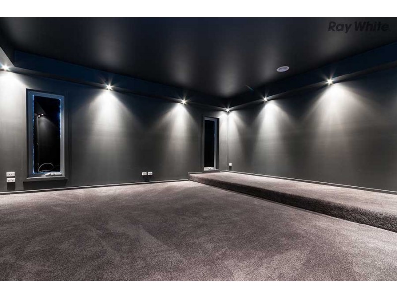 5 Shadforth Close, Taylors Hill VIC 3037