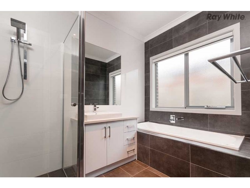 5 Shadforth Close, Taylors Hill VIC 3037