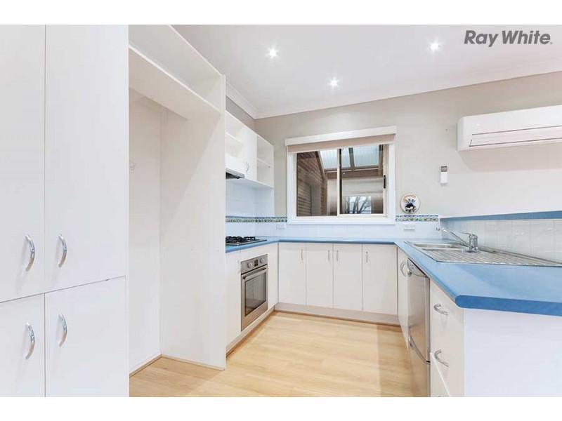 16 Sidney Place, Caroline Springs VIC 3023