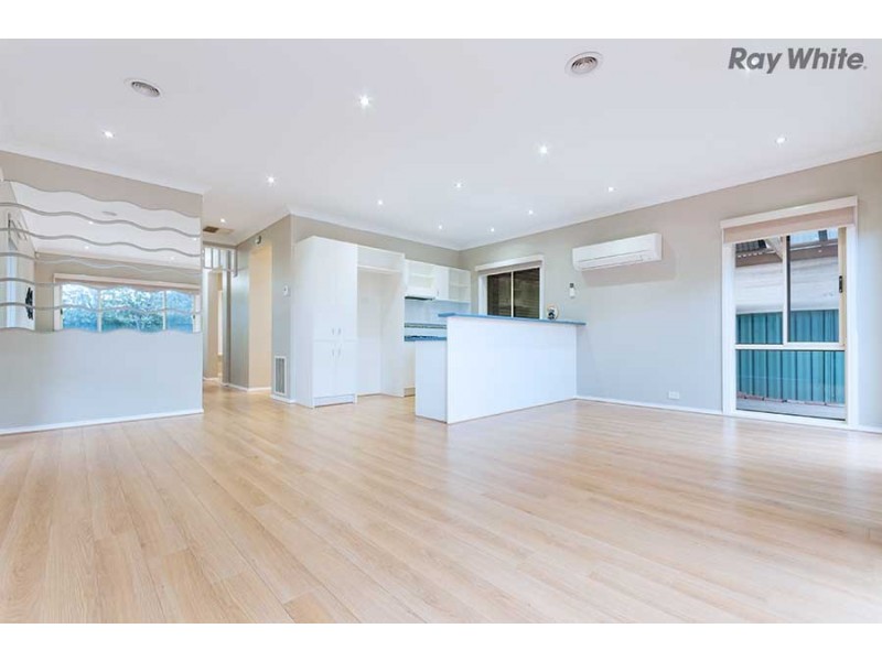 16 Sidney Place, Caroline Springs VIC 3023