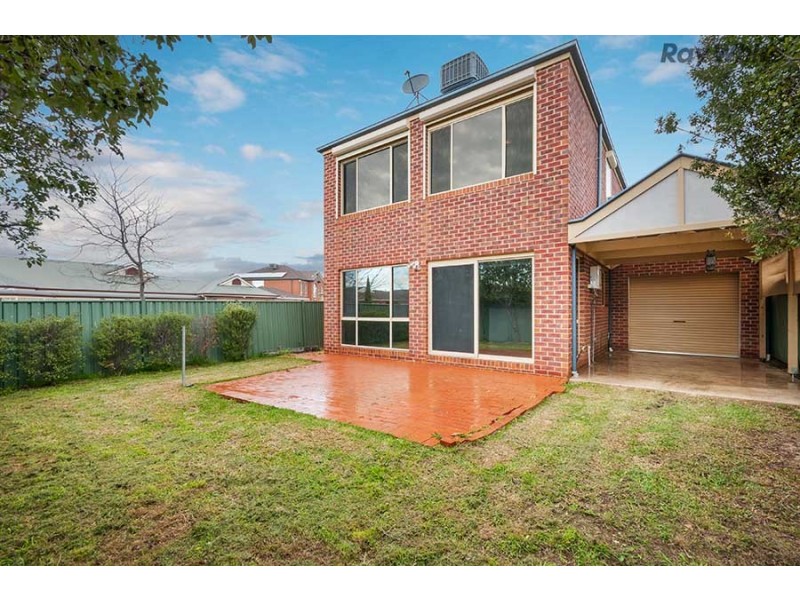 16 Sidney Place, Caroline Springs VIC 3023