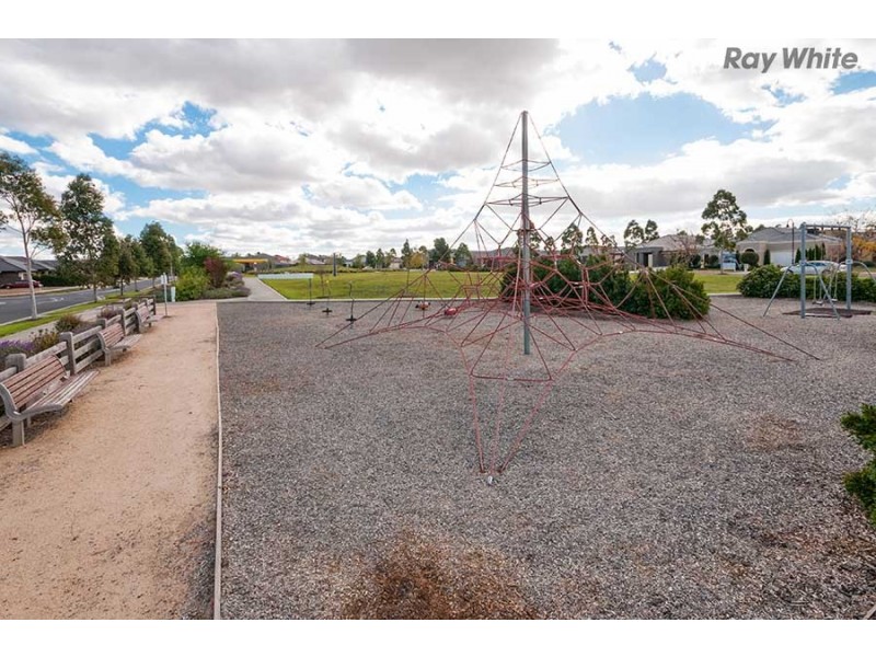 16 Lancelot Court, Hillside VIC 3037