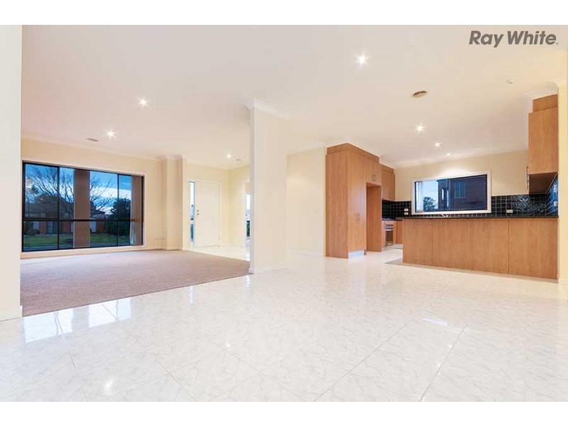 41 Jindabyne Avenue, Taylors Hill VIC 3037