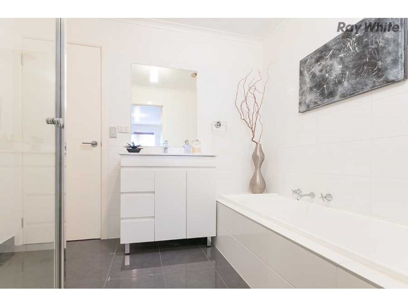 9B Joseph Drive, Hillside VIC 3037