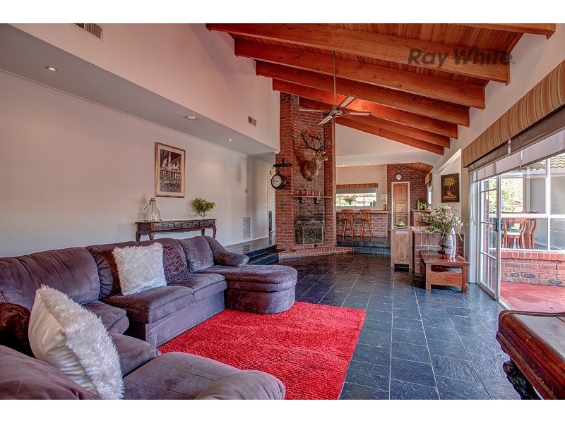 1 Lexon Way, Taylors Lakes VIC 3038