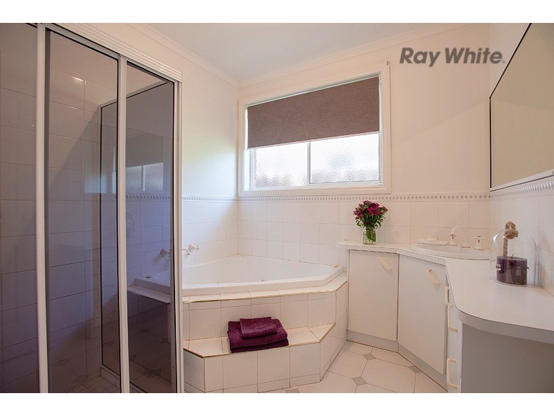 1 Lexon Way, Taylors Lakes VIC 3038