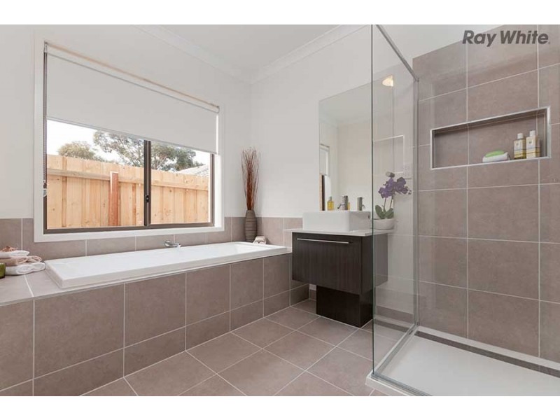 2F Apollo Road, Taylors Lakes VIC 3038