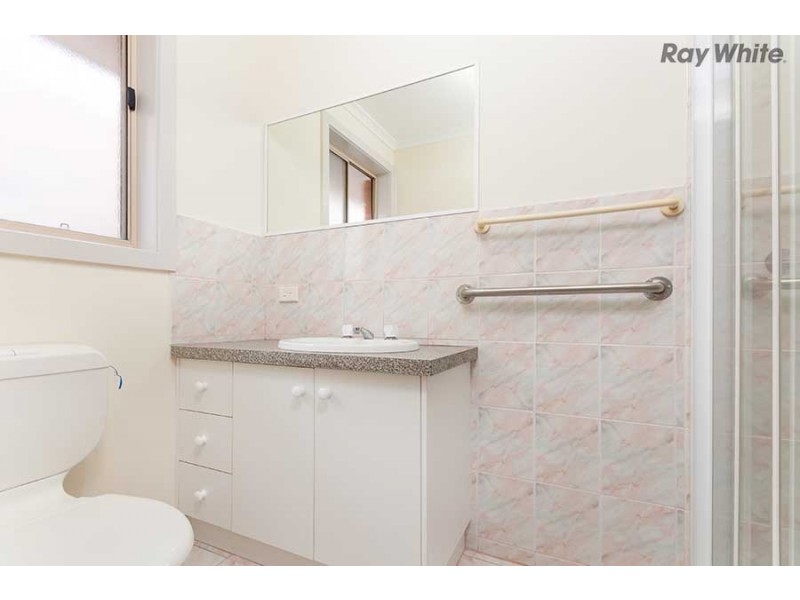 2/77 McArthur Avenue, St Albans VIC 3021