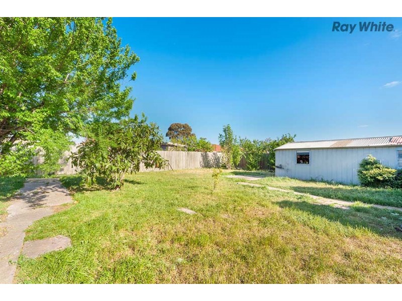 10 McRae Avenue, St Albans VIC 3021