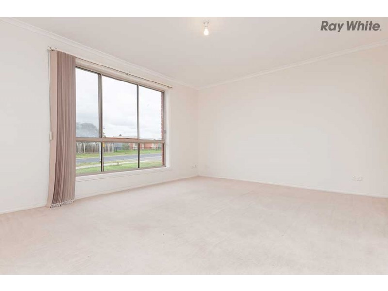 4 Saratoga Crescent, Keilor Downs VIC 3038