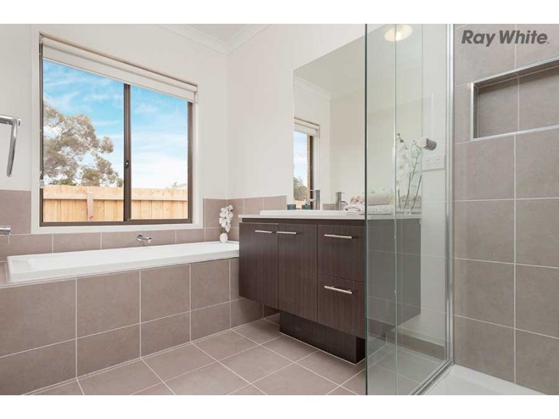 525 Sunshine Avenue, Taylors Lakes VIC 3038