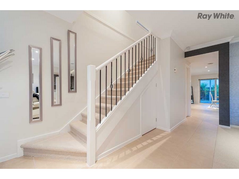 35 Wentworth Drive, Taylors Lakes VIC 3038