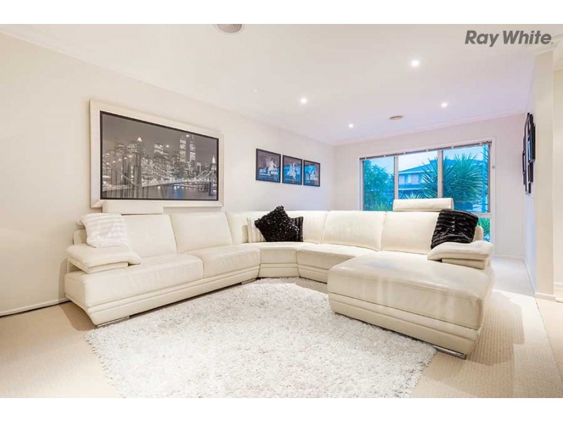 35 Wentworth Drive, Taylors Lakes VIC 3038