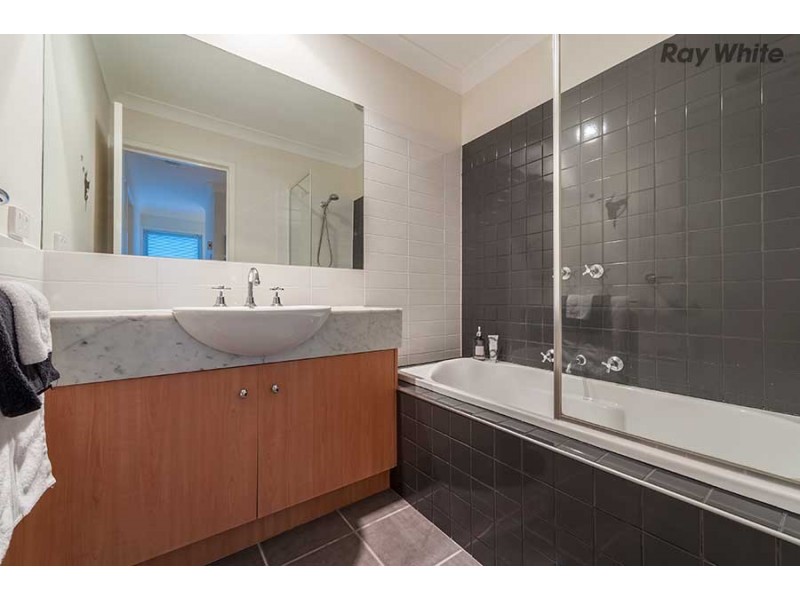 35 Wentworth Drive, Taylors Lakes VIC 3038