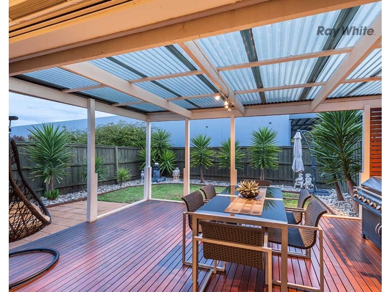 35 Wentworth Drive, Taylors Lakes VIC 3038