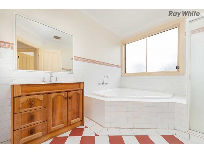 1/42 Chris Court, Sydenham VIC 3037