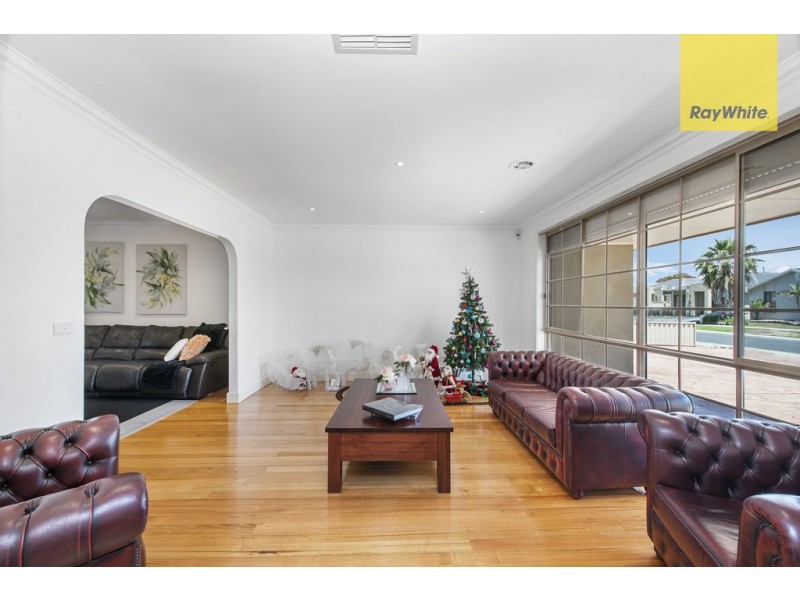 40 Delbridge Drive, Sydenham VIC 3037