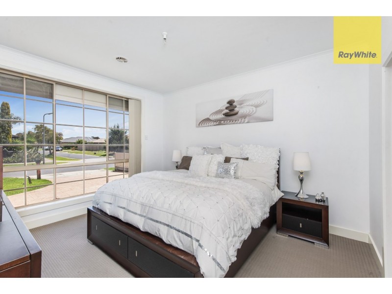 40 Delbridge Drive, Sydenham VIC 3037