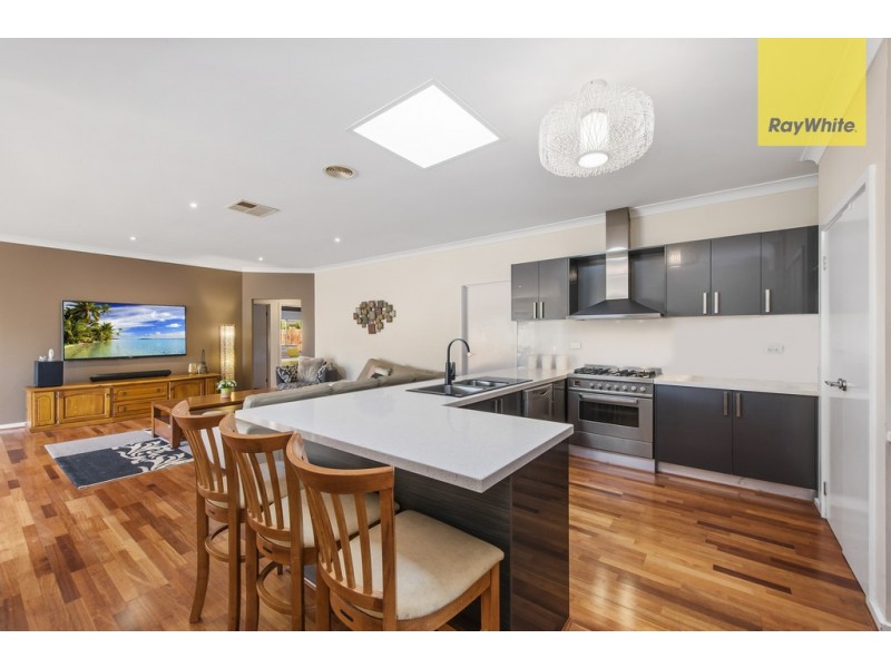 4 Grenadier Grove, Hillside VIC 3037