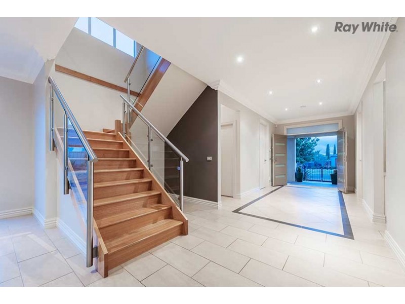 8 Woodbury Avenue, Caroline Springs VIC 3023