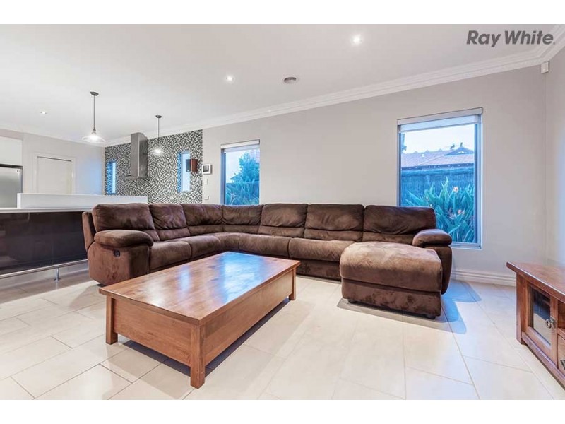 8 Woodbury Avenue, Caroline Springs VIC 3023