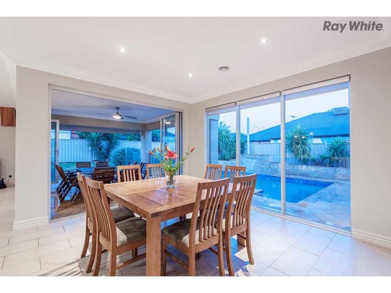 8 Woodbury Avenue, Caroline Springs VIC 3023