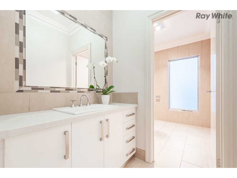 8 Woodbury Avenue, Caroline Springs VIC 3023