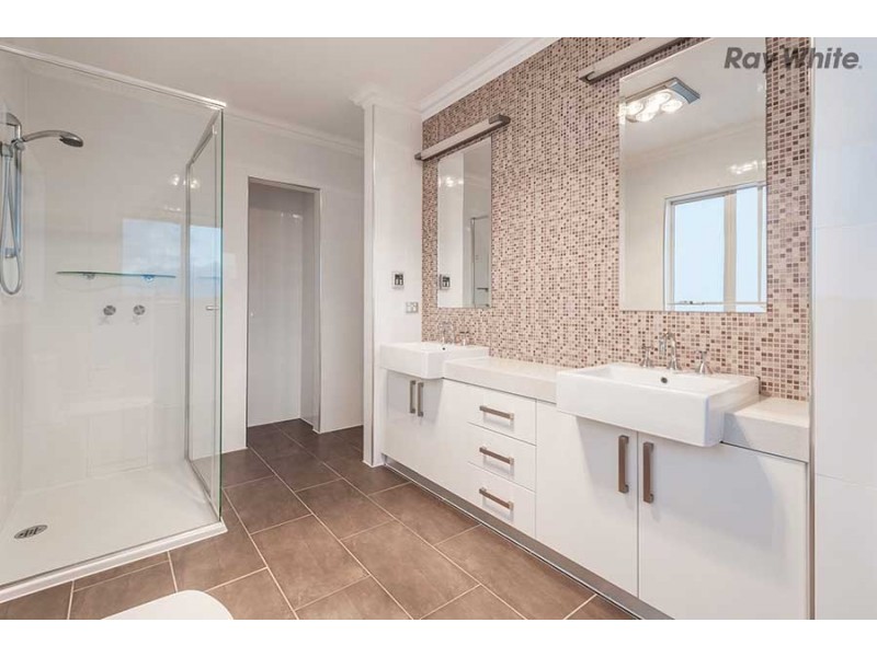 8 Woodbury Avenue, Caroline Springs VIC 3023